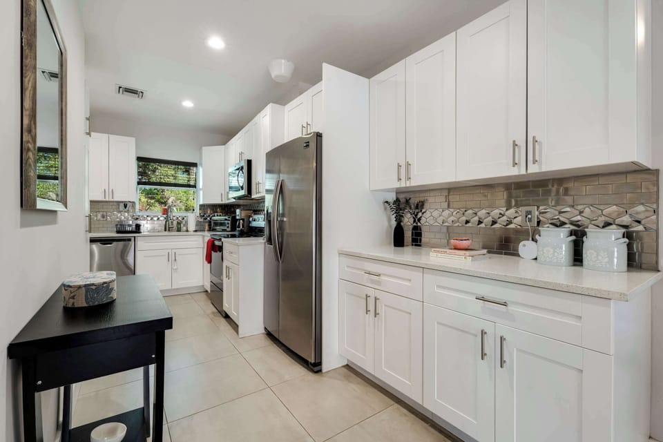 Spacious and bright lighting make this kitchen a chef’s dream.