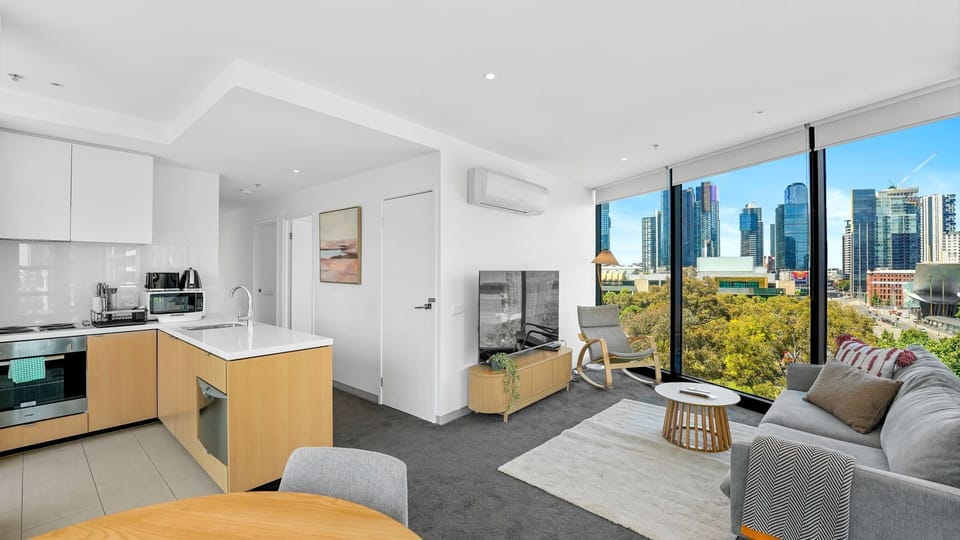 Functional open layout combining lounge, dining, and a fully equipped kitchen—ideal for short or long stays.
