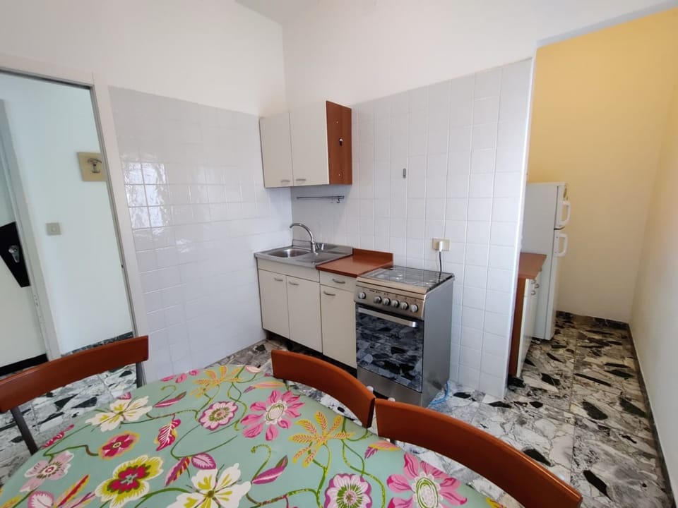 Apartment, 1 Bedroom, Balcony, Ocean View | Private kitchen
