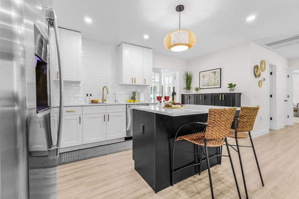 This kitchen has all major updated appliances
