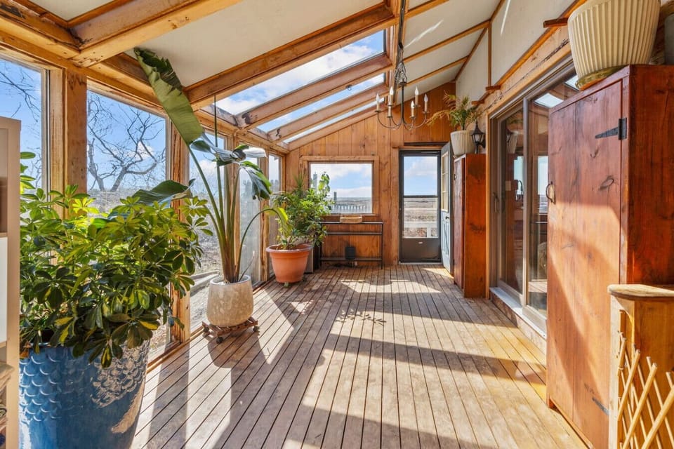 Beautiful, sunlit entryway with lots of windows and space to soak up the surrounding area.