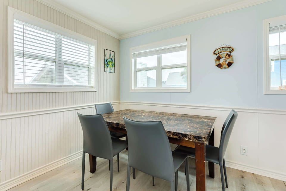 Kitchen table 
