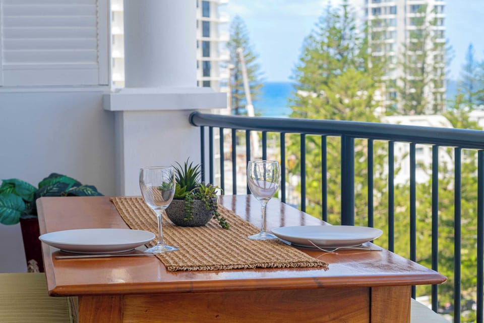 Enjoy al fresco meals with city views & fresh ocean breezes