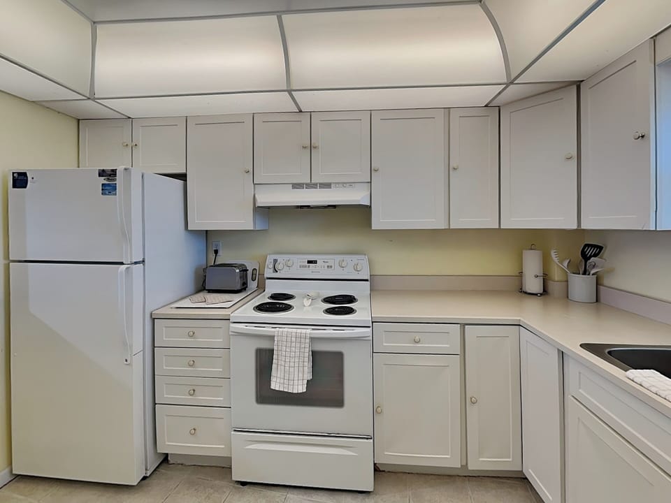 Condo (2 Bedrooms) | Property amenity