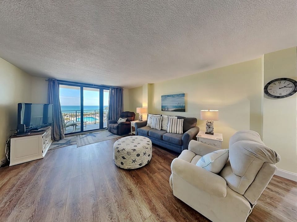 Condo (2 Bedrooms) | Property amenity