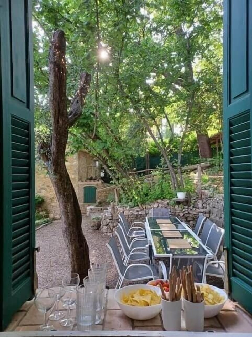 Outdoor aperitif