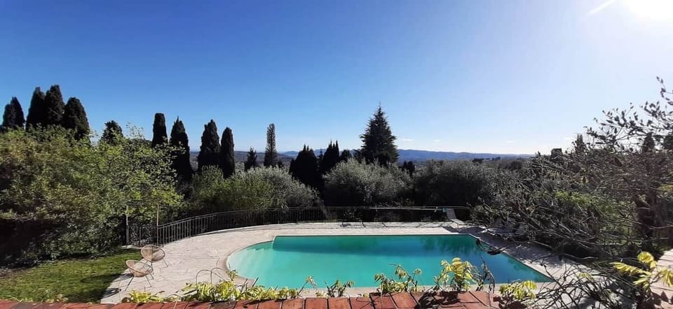 View and swimming pool