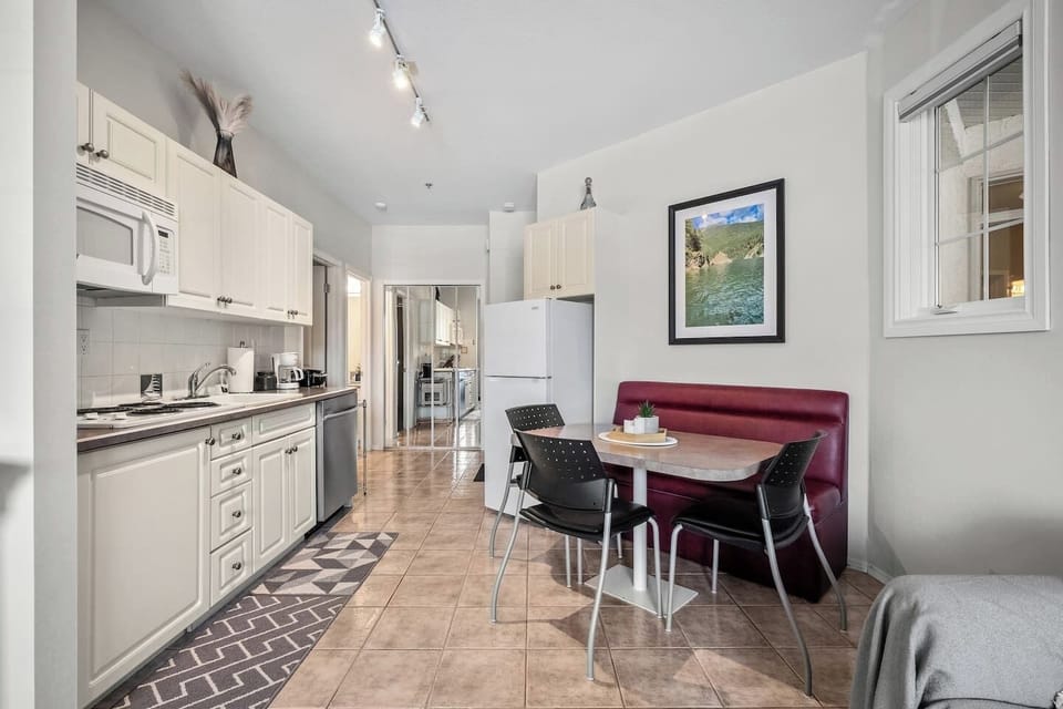 Dining area with seating for 4.