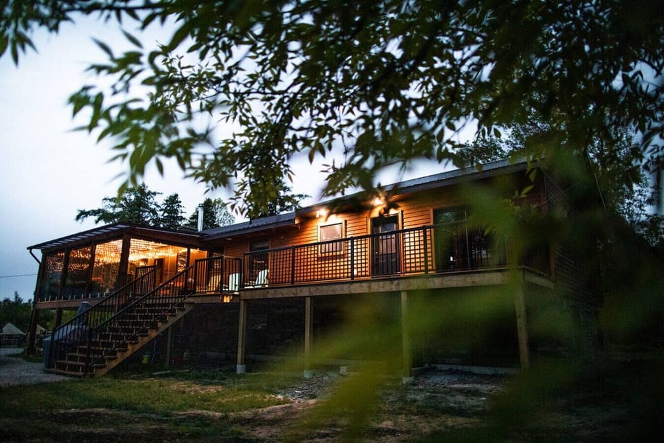 Outdoor Oasis: Patio, Balcony & Hot Tub Step outside to breathe in the fresh peninsula air. Our expansive outdoor spaces include:  Private Balcony & Patio: Perfect for morning coffee while overlooking the lush greenery.   Backyard Fun: A massive outdoor a