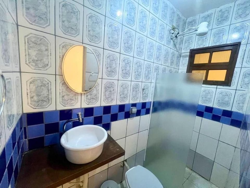 Economy Suite, 1 Double Bed | Bathroom | Shower, towels, toilet paper
