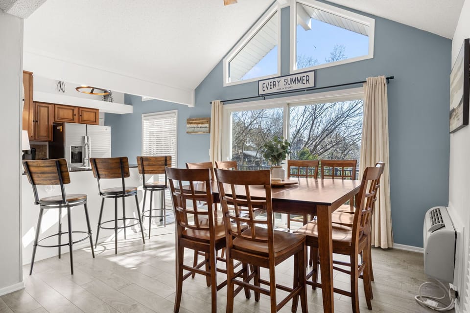 From lively board games to shared meals, the spacious dining table gives your group room to relax and connect.