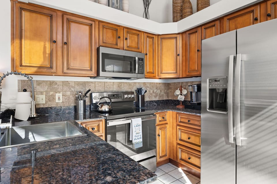 There are plenty of restaurants nearby, but if you’d rather stay by the water, the kitchen has all your basic essentials.