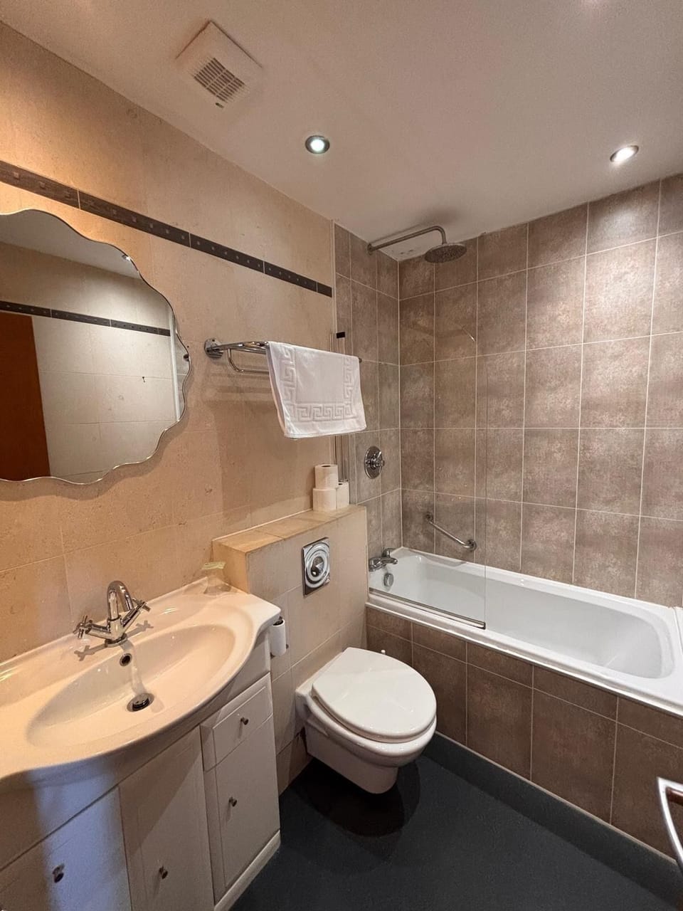 Deluxe Double Room, Sea View | Bathroom | Free toiletries, towels, soap, toilet paper