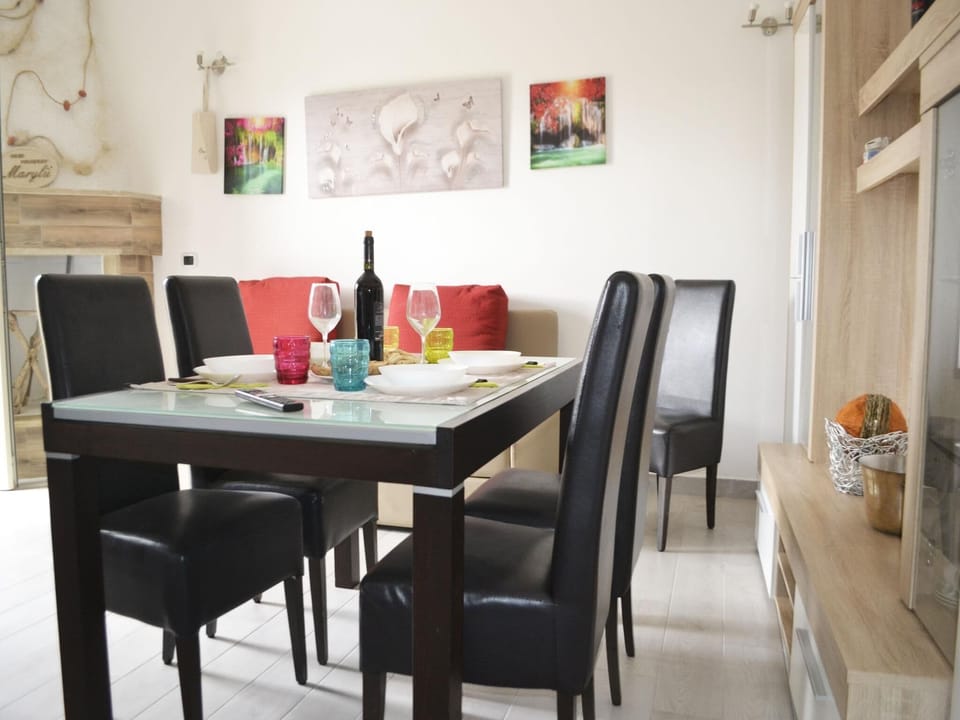 House, 1 Bedroom, Smoking | Dining room