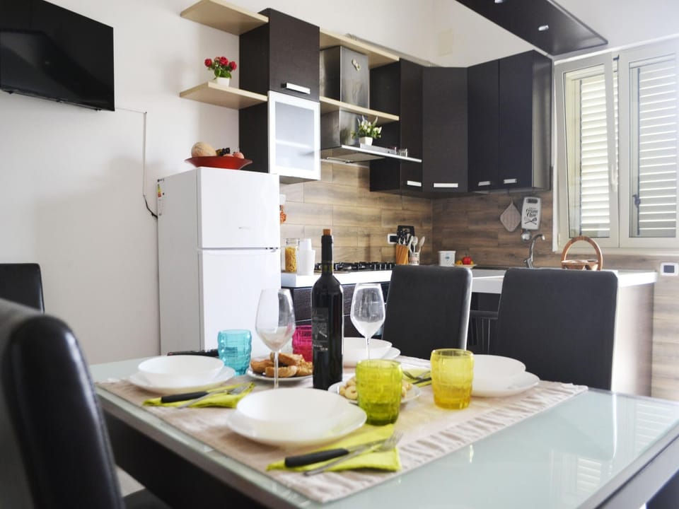 House, 1 Bedroom, Smoking | Dining room