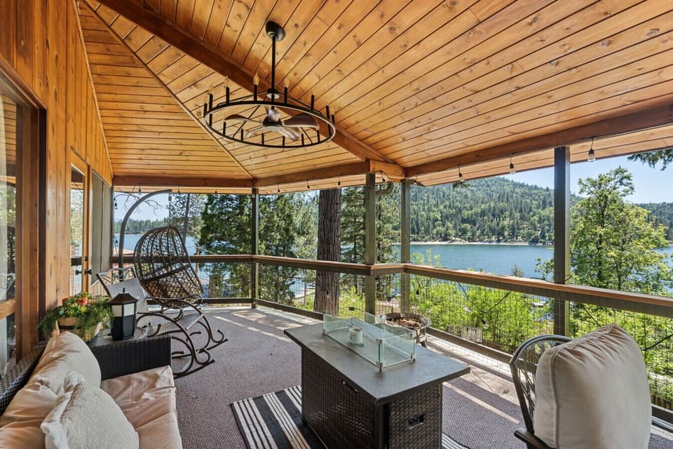 Front-row seats to the lake. The pinecones do the talking.