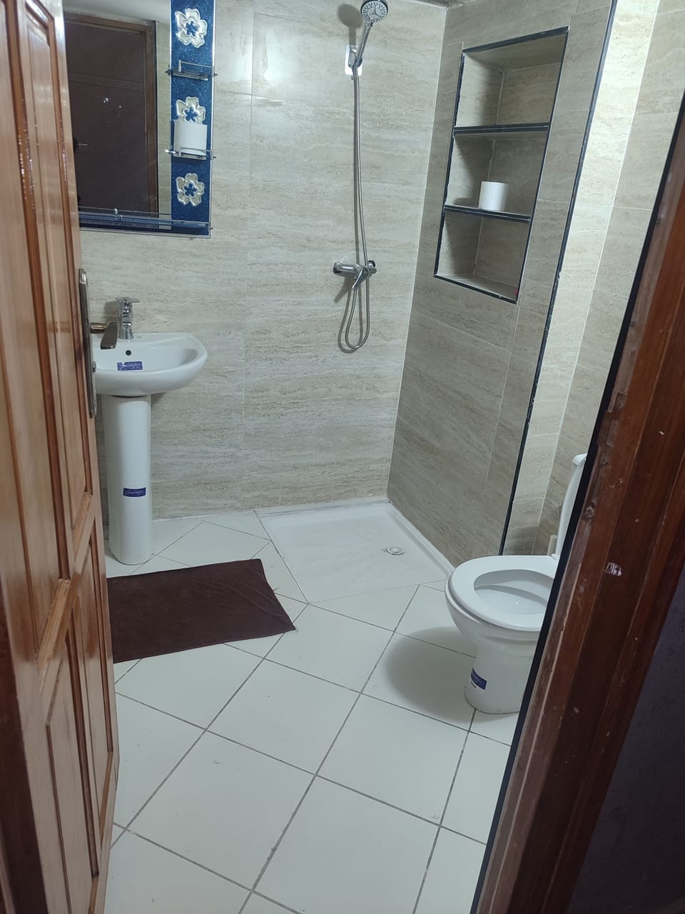 Economy Double Room, Courtyard View | Bathroom | Shower, towels, soap, shampoo