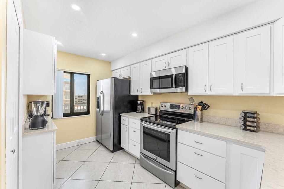 Fully equipped kitchen with everything you need to make your favorite meals