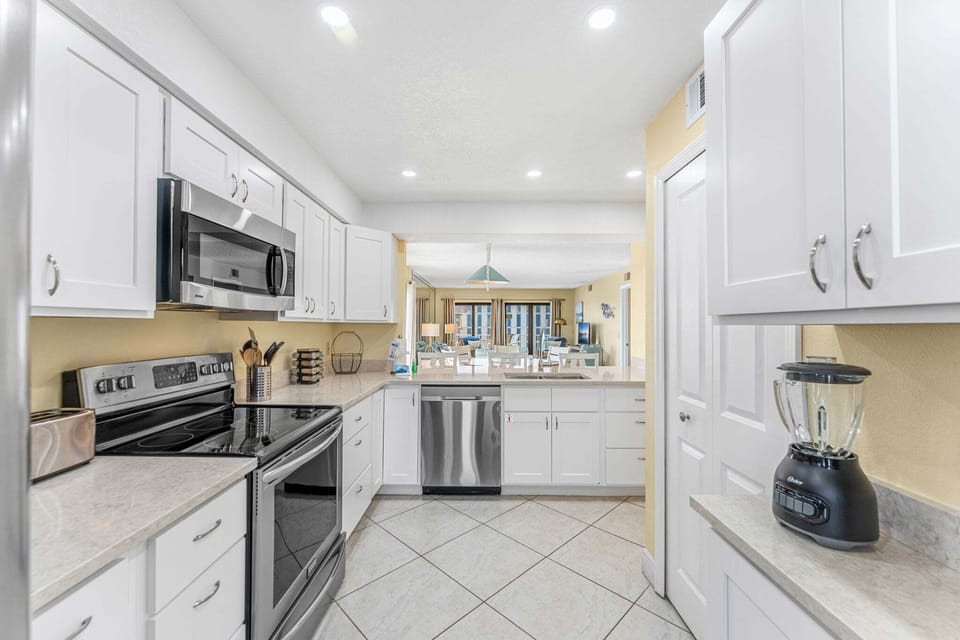 Fully equipped kitchen with everything you need to make your favorite meals