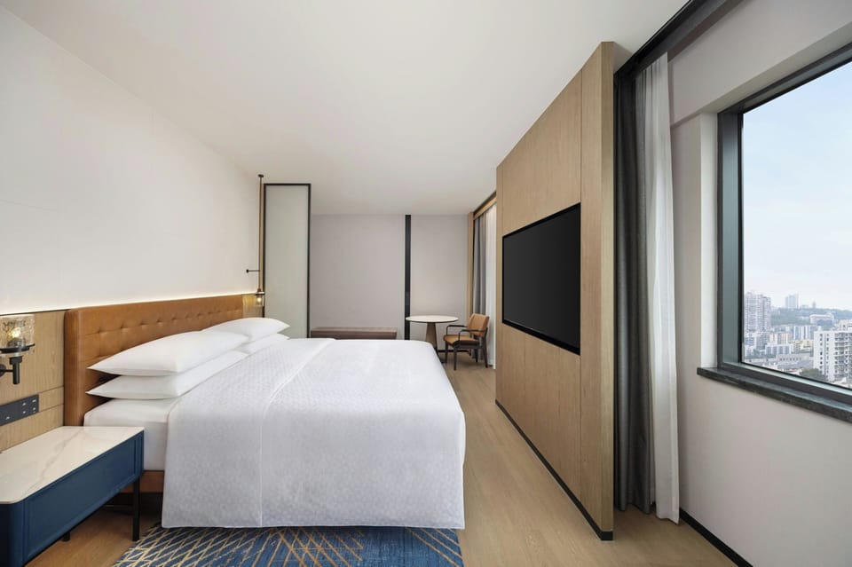 Classic Room, 1 King Bed, City View