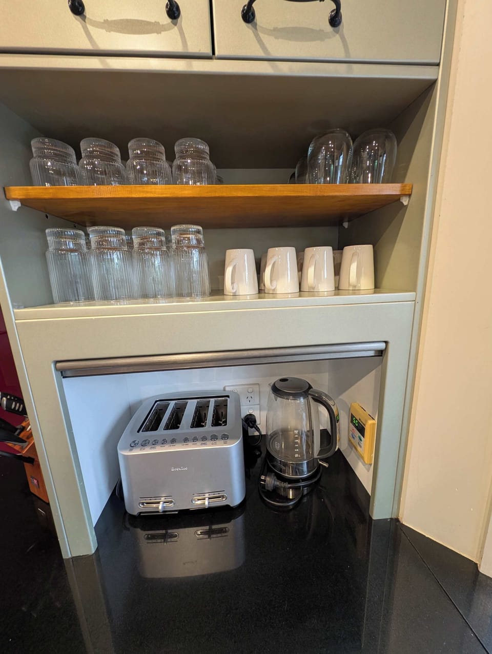 Plenty of glassware and mugs