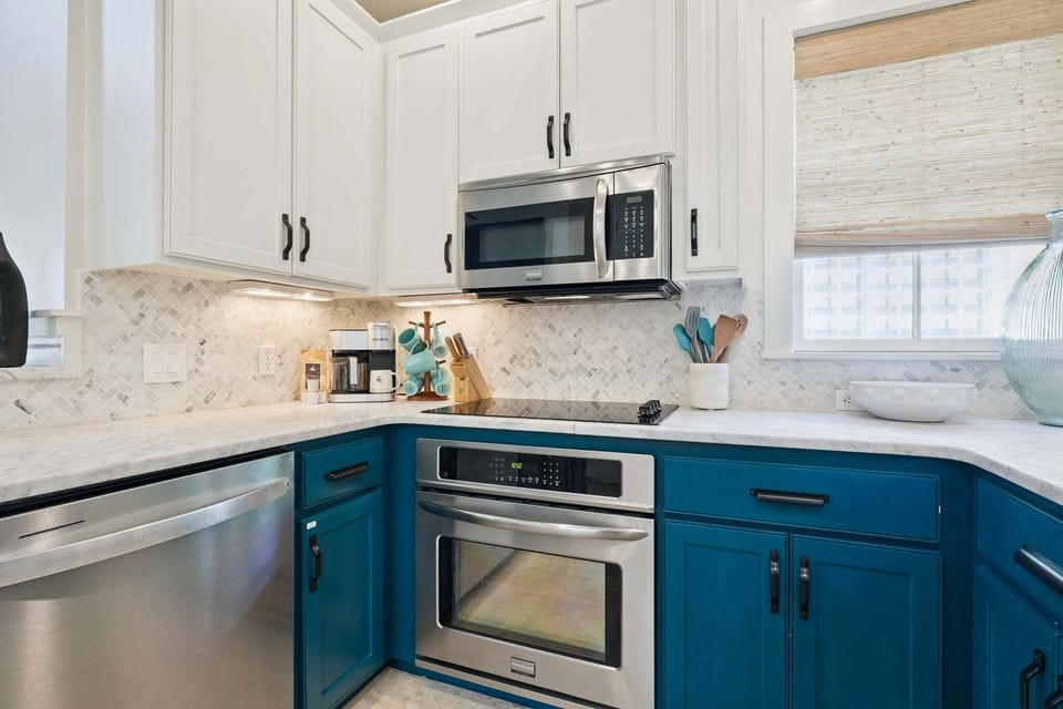 The fully equipped kitchen also has updated stainless steel appliances.