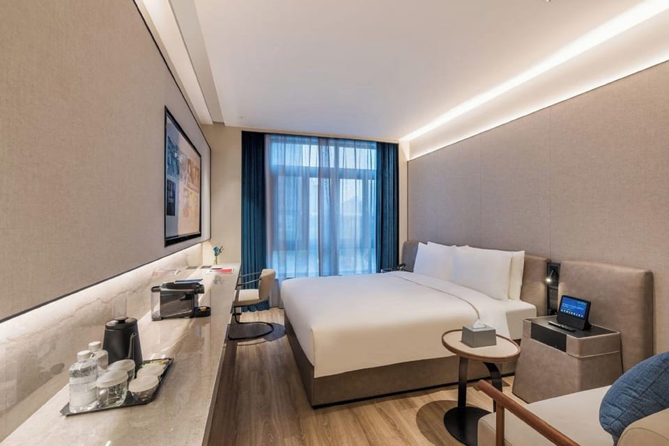 Deluxe Double Room, City View | Hypo-allergenic bedding, memory foam beds, free minibar, blackout drapes