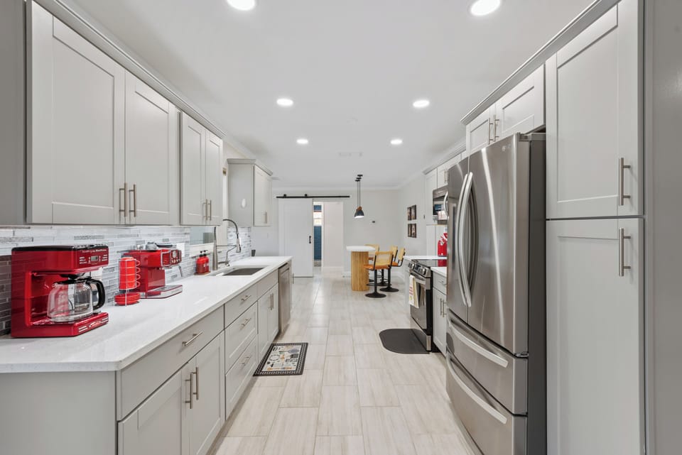 Full-size fridge, stovetop, cookware/dishes/utensils