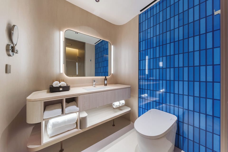 Superior Double Room | Bathroom | Shower, eco-friendly toiletries, hair dryer, slippers