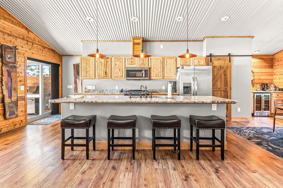 Chef's Kitchen, island seating, two ovens, fiver burner stove, tons of gadgets 