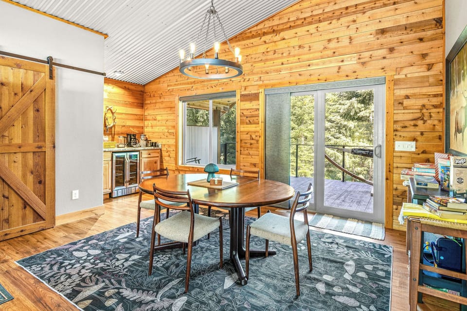 Dining room. Looking to back balcony. Beverage and coffee/tea bar. 
