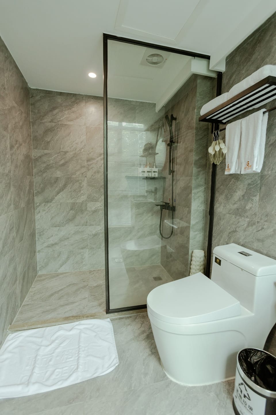 Basic Single Room | Bathroom | Free toiletries, hair dryer, slippers, towels
