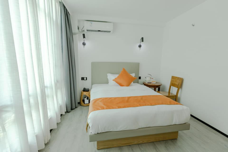 Basic Single Room | In-room safe, WiFi (free)