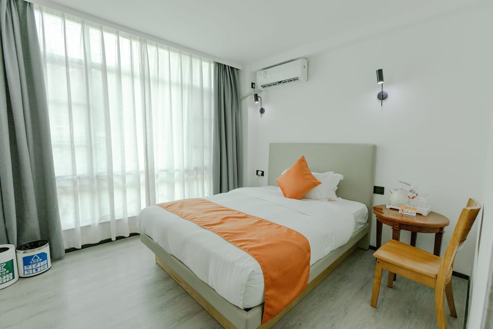 Basic Single Room | In-room safe, WiFi (free)