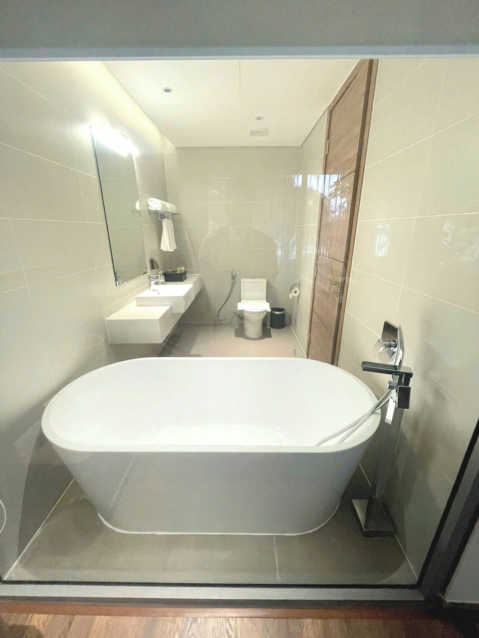 Premium Double or Twin Room, Housekeeping, Mountain View | Bathroom | Combined shower/tub, deep soaking tub, hydromassage showerhead