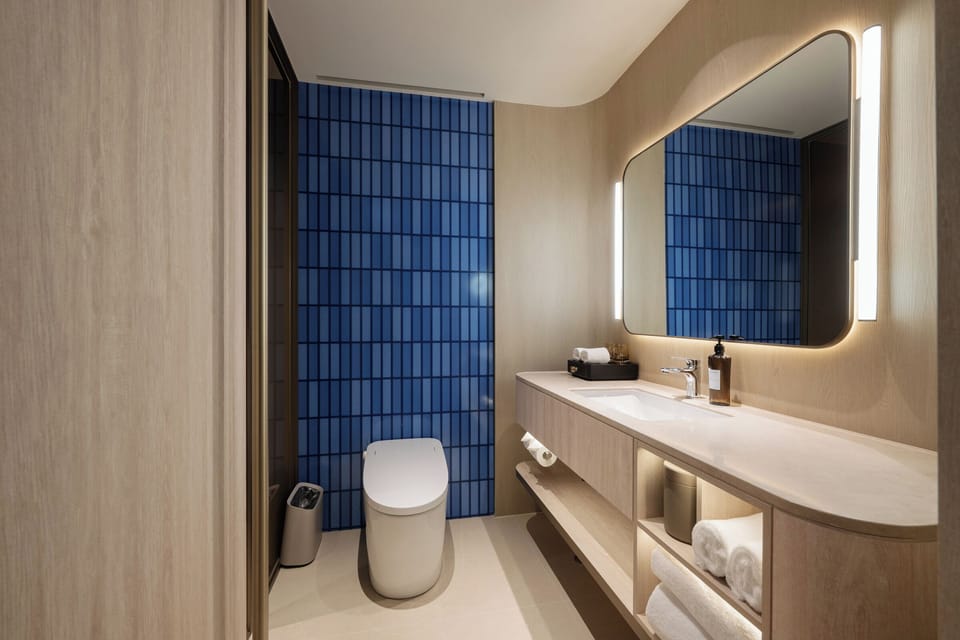 Basic Double Room | Bathroom | Shower, rainfall showerhead, eco-friendly toiletries, hair dryer