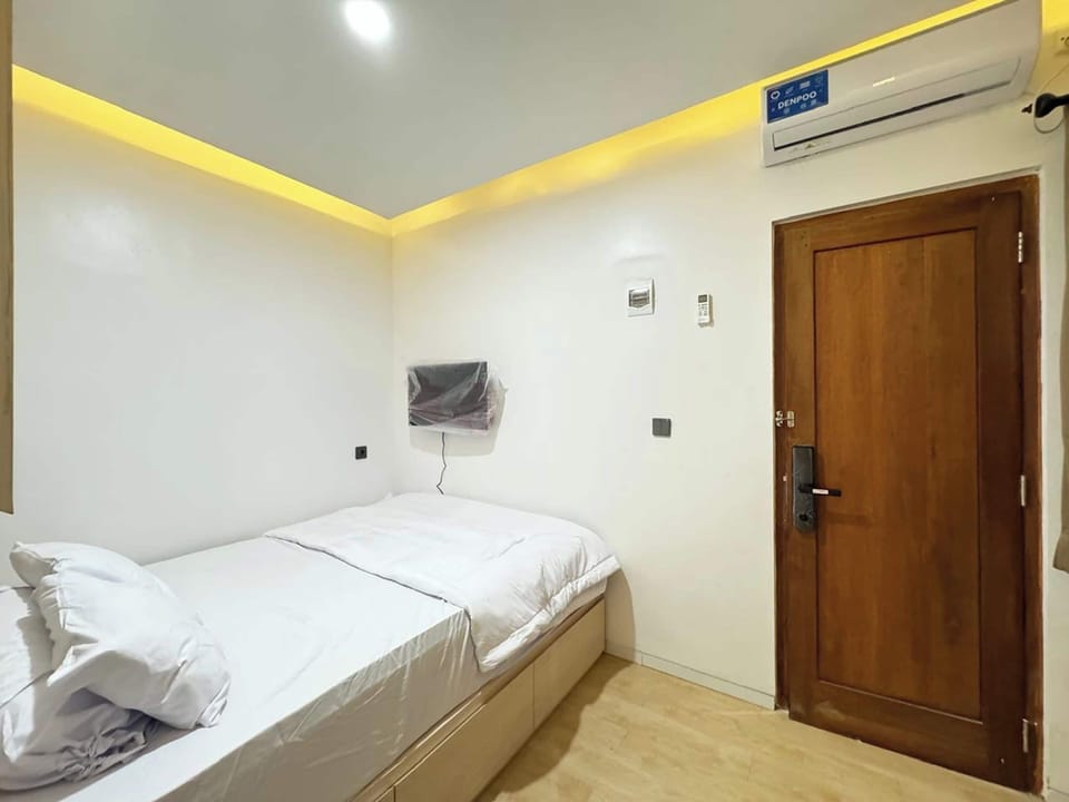 Desk, free WiFi, bed sheets