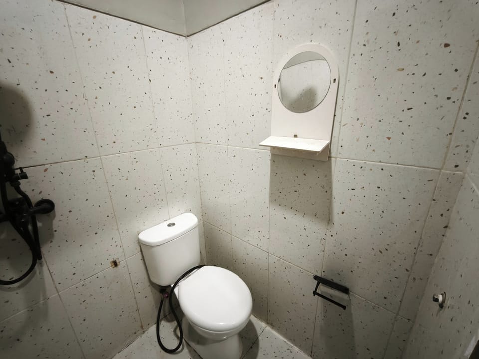 Superior Double Room | Bathroom | Shower, rainfall showerhead, free toiletries, towels