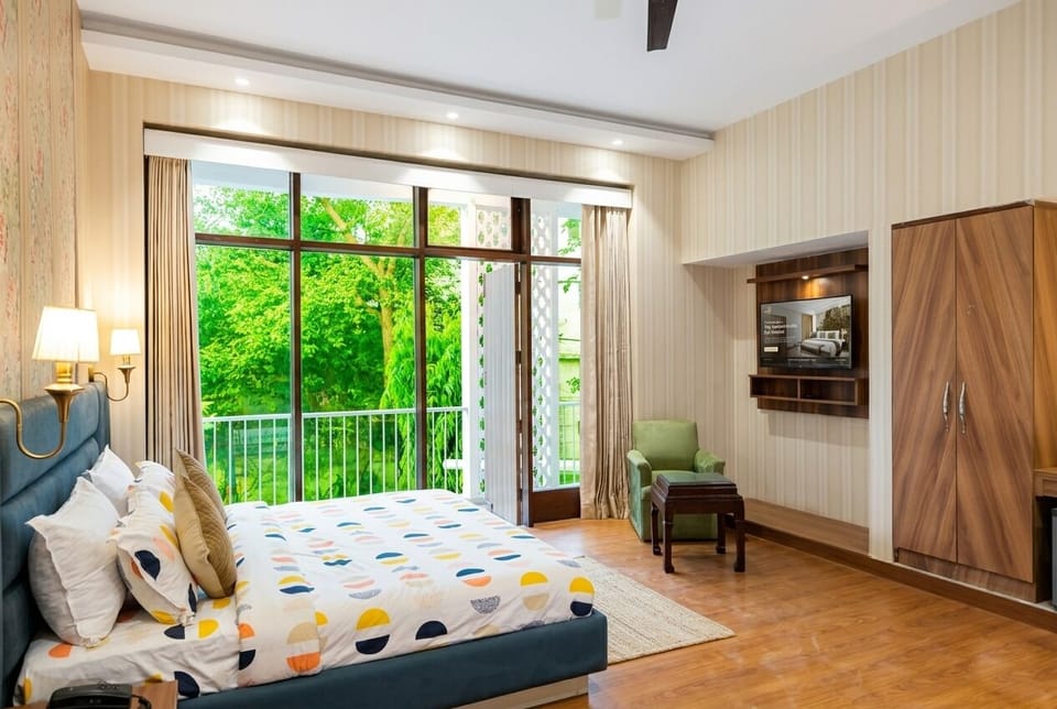 Suite | Iron/ironing board, free WiFi, bed sheets