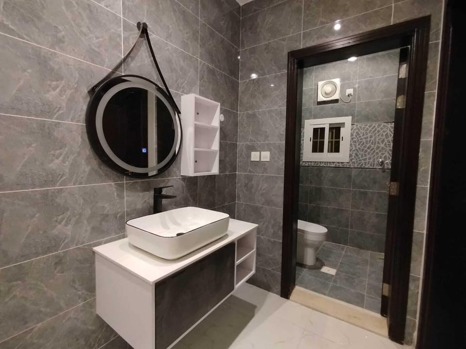 Studio | Bathroom