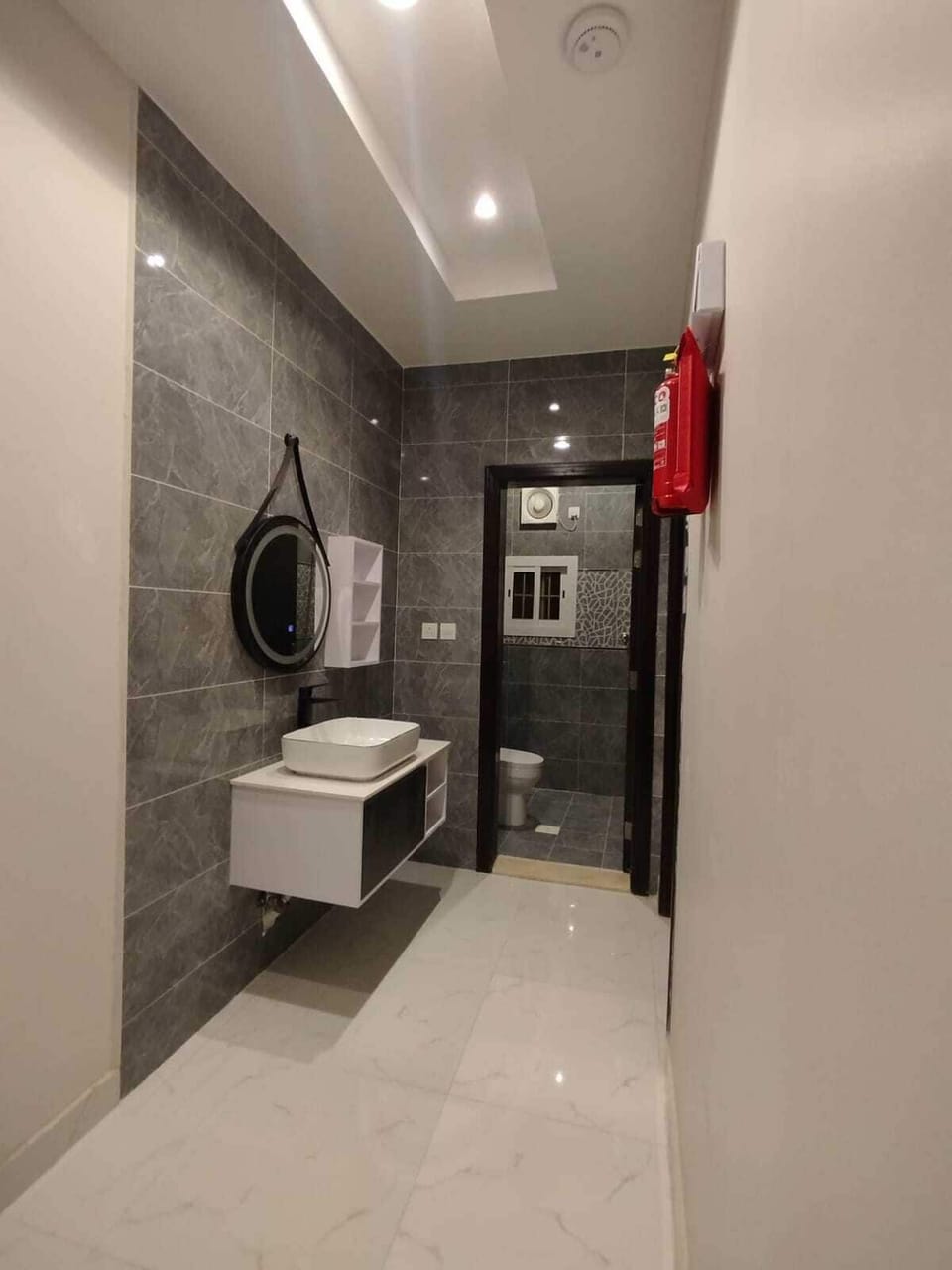 Studio | Bathroom