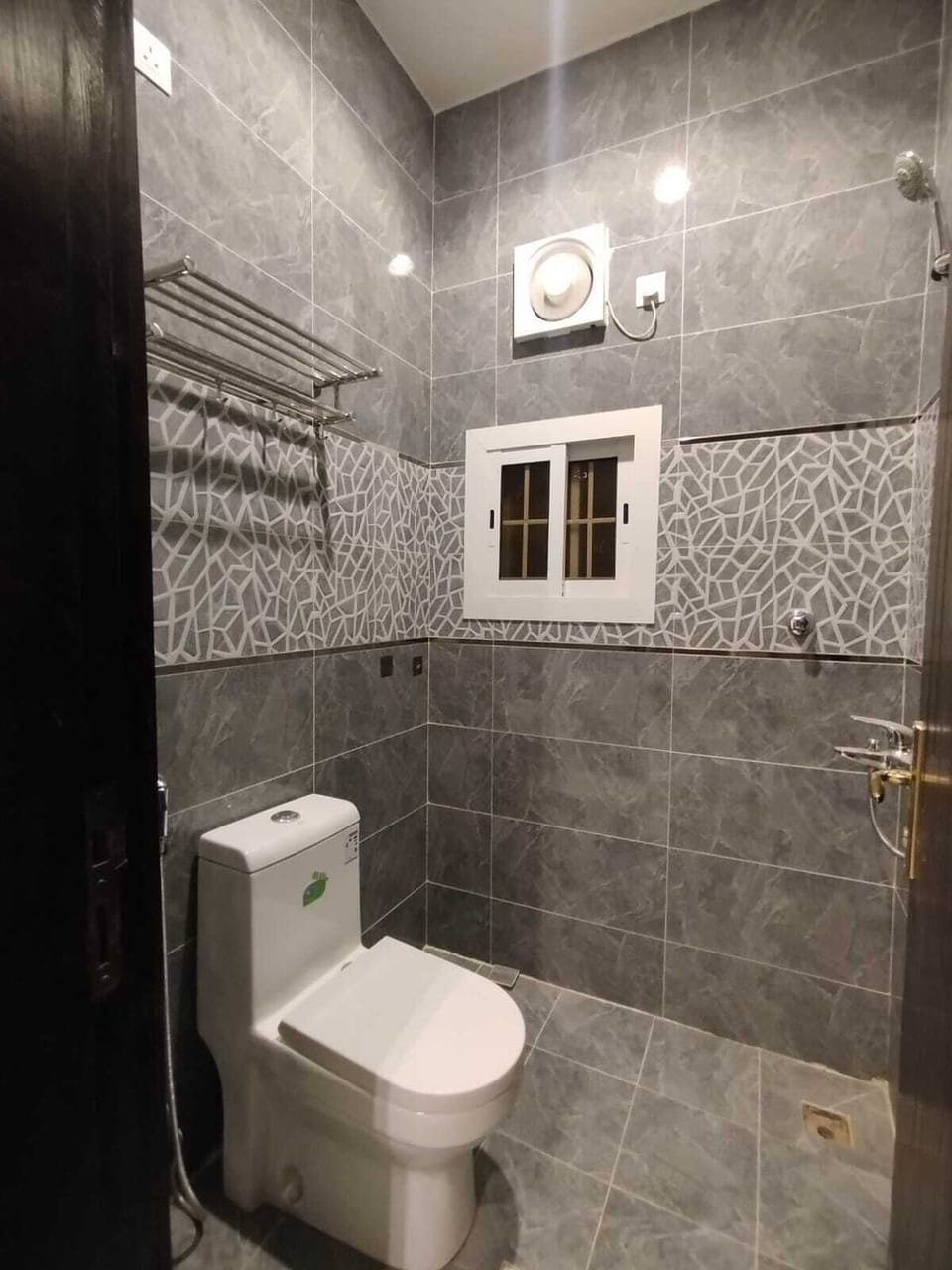 Studio | Bathroom