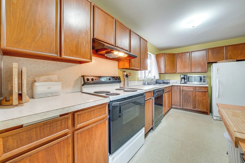 Kitchen | Drip Coffee Maker (Coffee Provided)