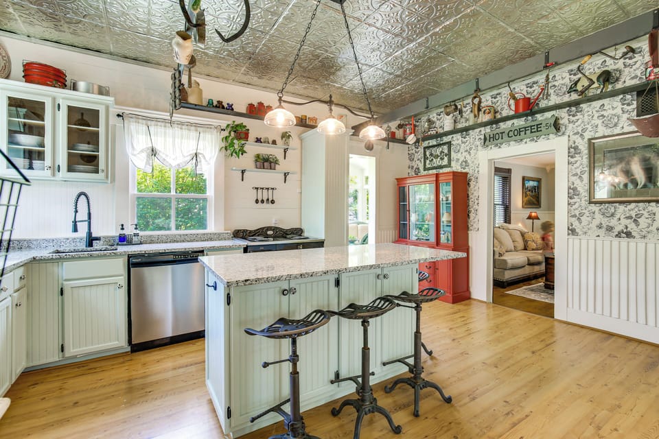 Kitchen | Breakfast Bar