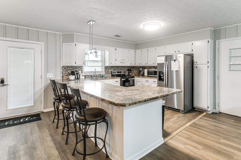 Breakfast Bar | Kitchen