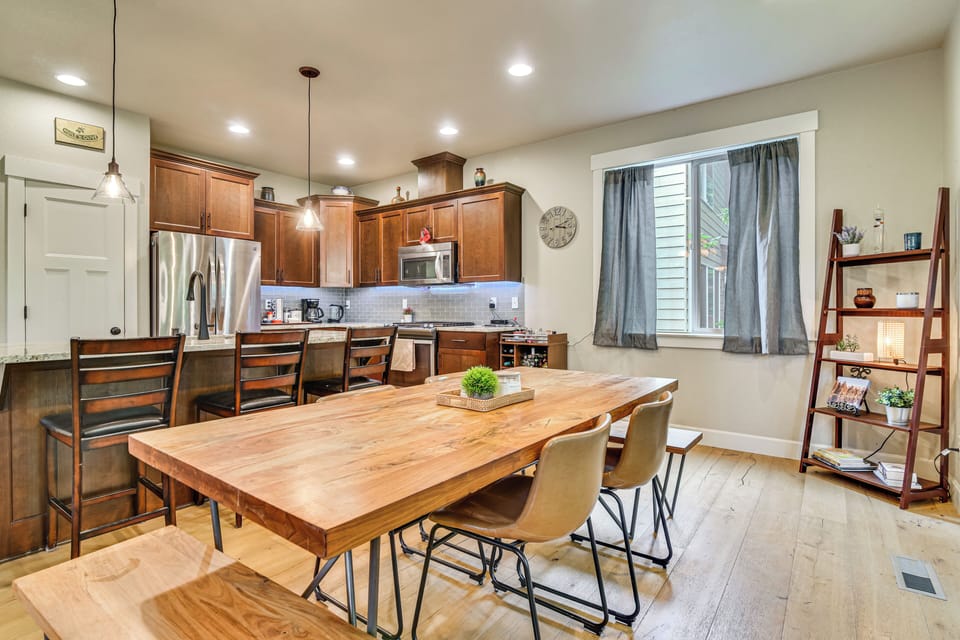 Dining Area | 1st Floor