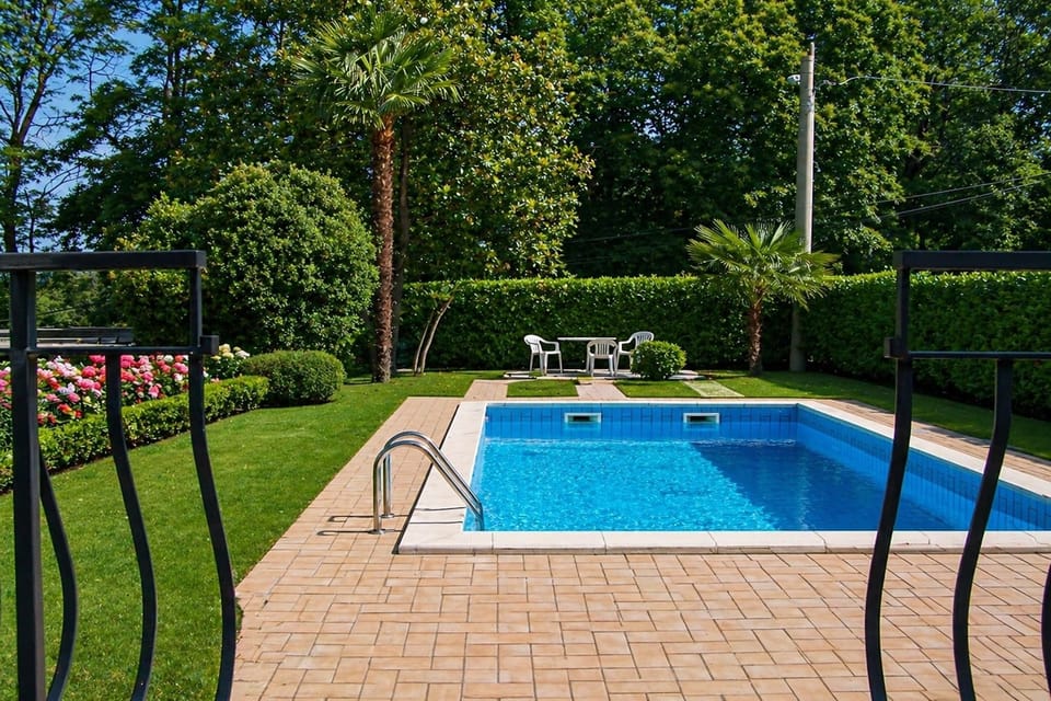 Holiday Home Swimming Pool