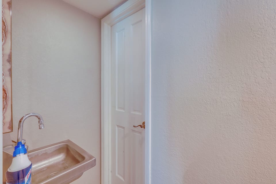 Full Bathroom | 2nd Floor