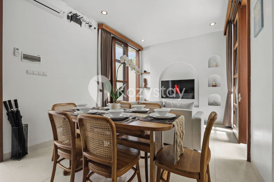 Villa, 3 Bedrooms, Pool View | Dining room