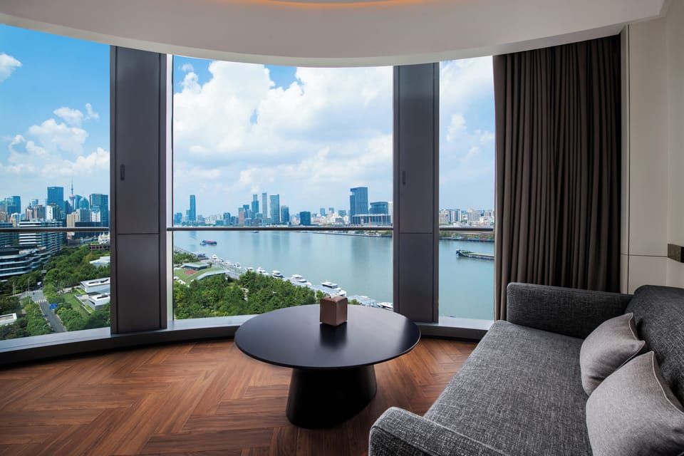 Executive Suite | Premium bedding, down comforters, memory foam beds, free minibar